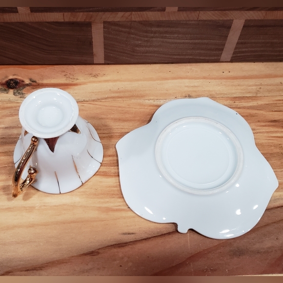 Vintage Porcelain Gold Trim Tea Cup & Saucer - Picture 4 of 4